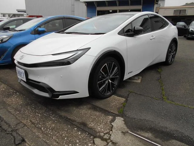 Toyota Prius Z 2024 — фото 1, купить с доставкой в Москву