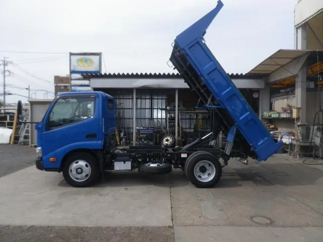 Hino DUTRO 2024 — миниатюра 3