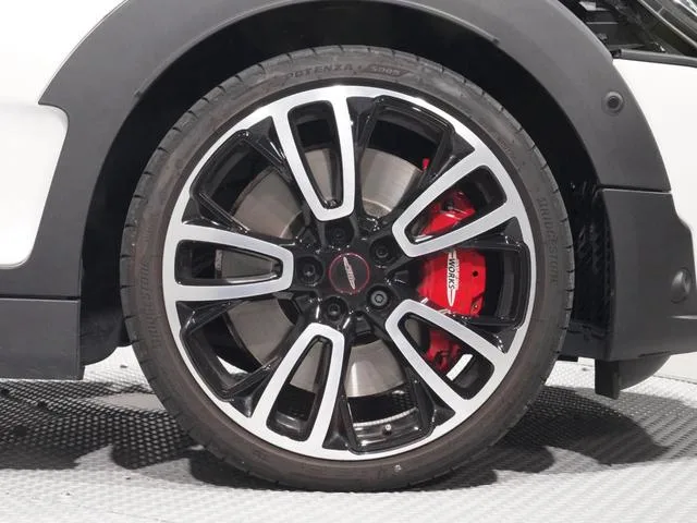 MINI MINI JCW CLUBMAN PREMIUM PLUS PACKAGE JOHN COOPER WORKS TRIM 2023 — миниатюра 3