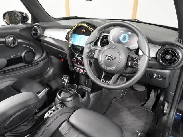 MINI MINI COOPER S CONVERTIBLE PREMIUM PLUS PACKAGE MINI YOURS TRIM 2023 — миниатюра 5