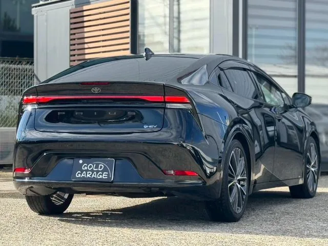 Toyota Prius Z 2023 — миниатюра 2