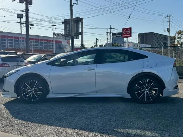 Toyota Prius Z 2023 — миниатюра 2