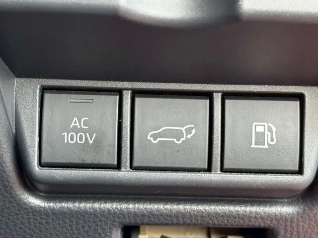 Toyota Prius Z 2023 — миниатюра 5