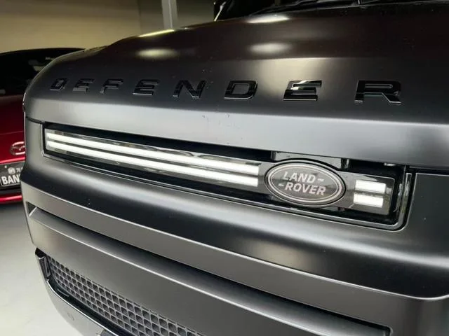 Land Rover Defender 110X D300 2024 — миниатюра 3