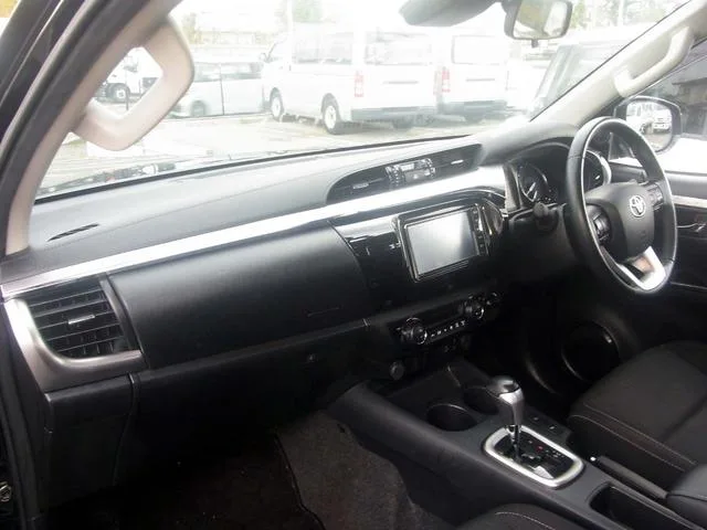 Toyota Hilux Z 2023 — миниатюра 4