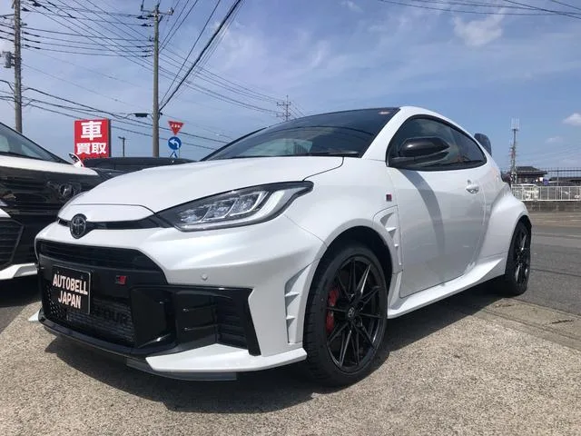 Toyota GR YARIS RZ HIGH PERFORMANCE + AERO PERFORMANCE PACKAGE 2025 — фото 1, купить с доставкой в Москву
