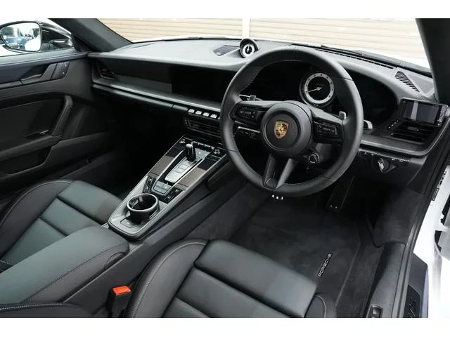 Porsche 911 911 CARRERA 4 GTS 2023 — миниатюра 4