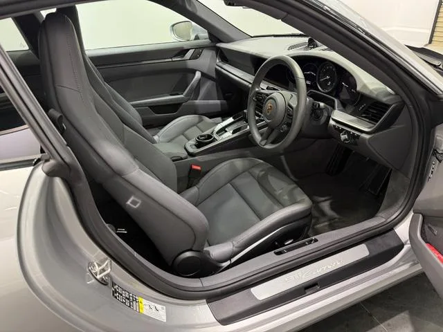 Porsche 911 911 CARRERA 2024 — миниатюра 2