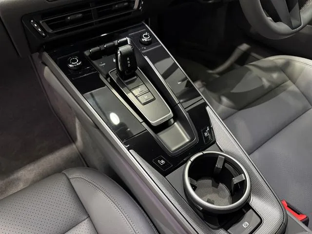 Porsche 911 911 CARRERA 2024 — миниатюра 5