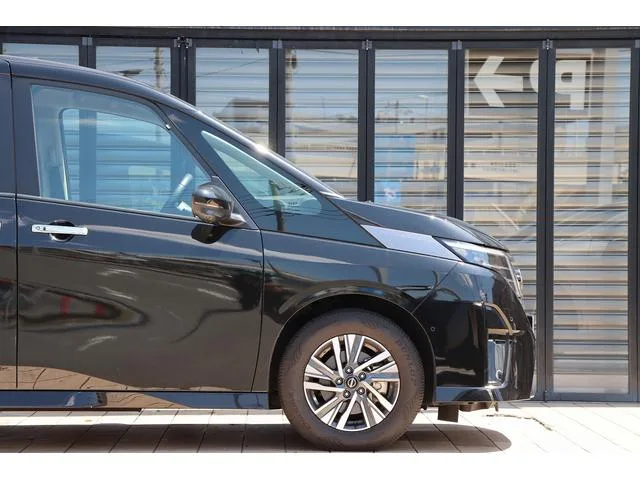 Nissan SERENA E-POWER LUXION 2023 — миниатюра 3
