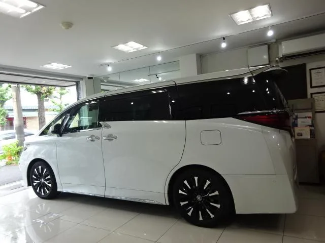 Toyota ALPHARD HYBRID EXECUTIVE LOUNGE 2023 — миниатюра 4