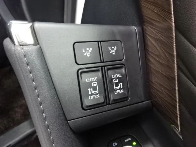 Toyota ALPHARD HYBRID EXECUTIVE LOUNGE 2023 — миниатюра 5