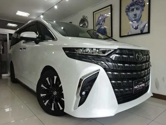 Toyota ALPHARD HYBRID EXECUTIVE LOUNGE 2023 — фото 1, купить с доставкой в Москву