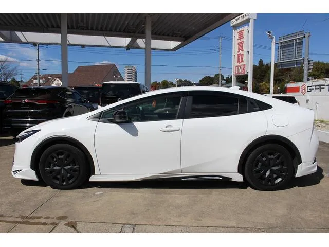 Toyota Prius X 2023 — миниатюра 3