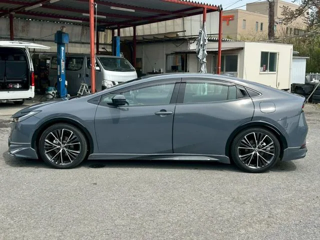 Toyota Prius Z 2025 — миниатюра 3