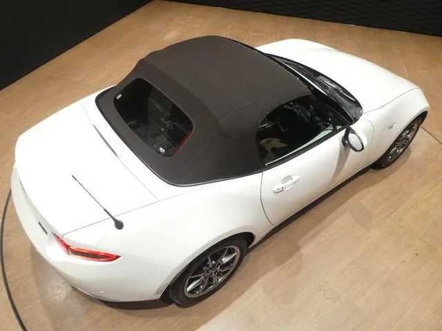 Mazda ROADSTER BROWN TOP 2023 — миниатюра 3