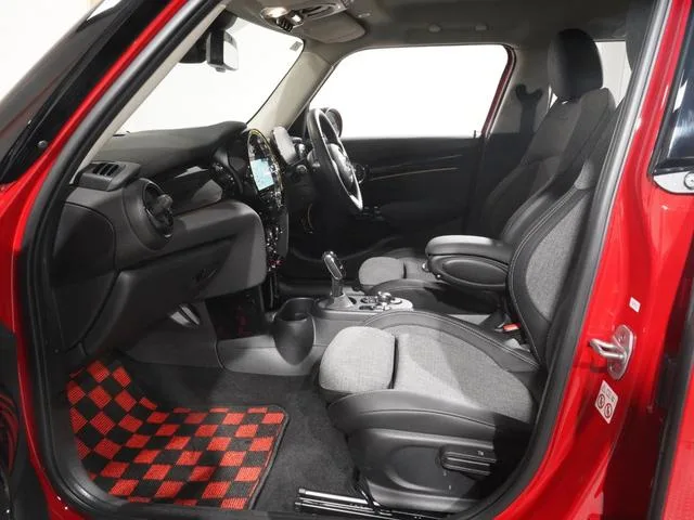 MINI MINI COOPER SD PREMIUM PLUS PACKAGE CLASSIC TRIM 2023 — миниатюра 4