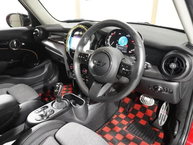 MINI MINI COOPER SD PREMIUM PLUS PACKAGE CLASSIC TRIM 2023 — миниатюра 5