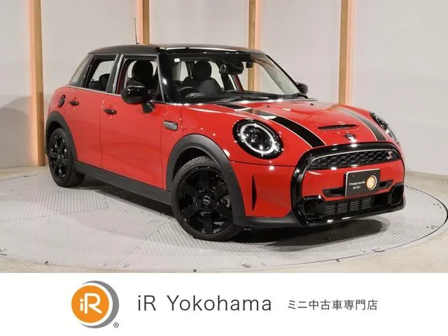MINI MINI COOPER SD PREMIUM PLUS PACKAGE CLASSIC TRIM 2023 — фото 1, купить с доставкой в Москву