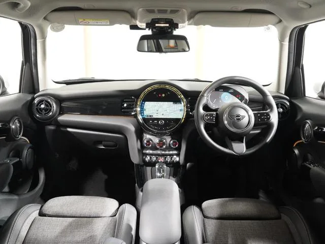 MINI MINI COOPER SD CLASSIC TRIM 2022 — миниатюра 2