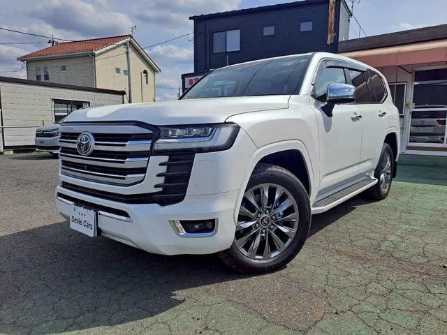 Toyota Land Cruiser ZX 2024 — фото 1, купить с доставкой в Москву
