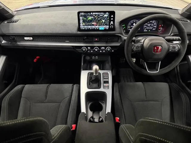 Honda CIVIC TYPE R RACING BLACK PACKAGE 2026 — миниатюра 4