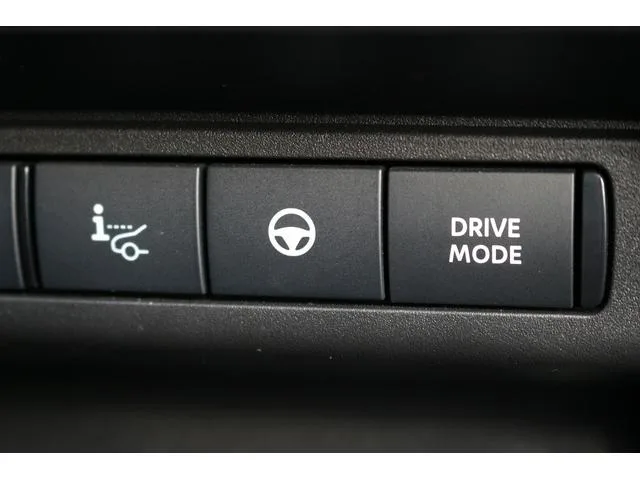 Nissan SERENA E-POWER LUXION 2025 — миниатюра 2