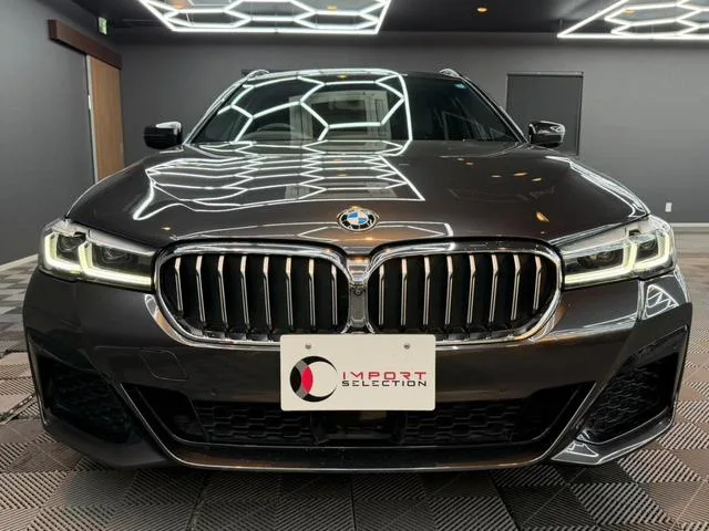 BMW 5 Series 530i TOURING M-SPORTS 2022 — миниатюра 2