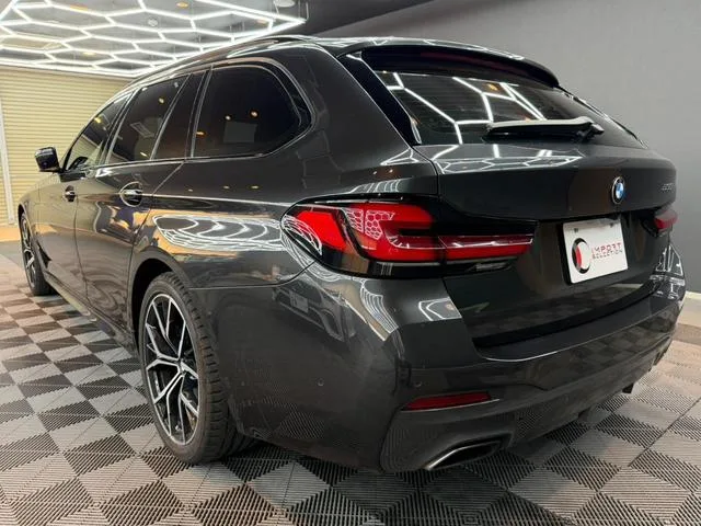 BMW 5 Series 530i TOURING M-SPORTS 2022 — миниатюра 3