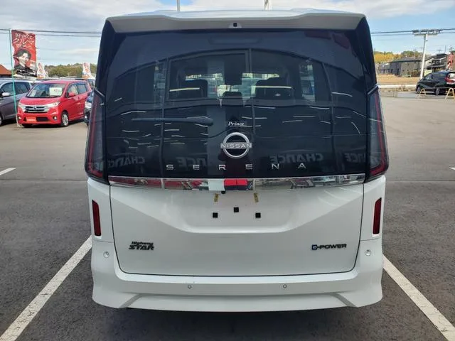 Nissan SERENA E-POWER HIGHWAY STAR V 2023 — миниатюра 3