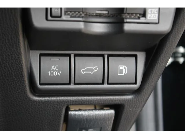 Toyota Prius Z 2023 — миниатюра 2