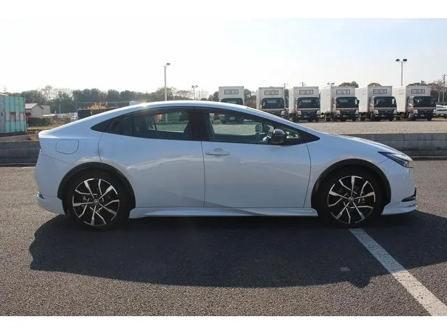 Toyota Prius Z 2024 — миниатюра 5