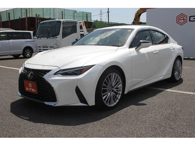 Lexus IS IS300H VERSION L 2023 — миниатюра 3