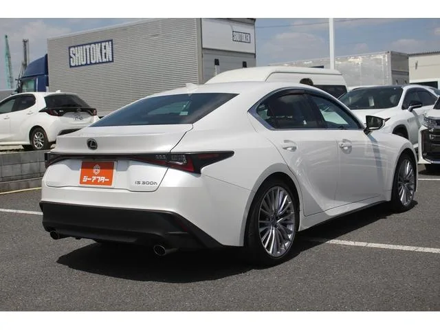 Lexus IS IS300H VERSION L 2023 — миниатюра 4