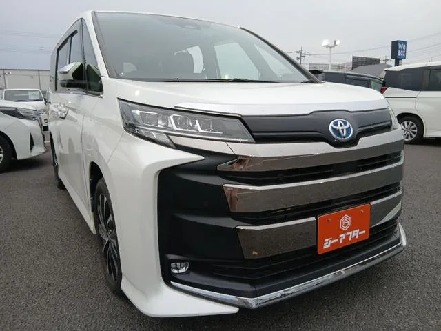 Toyota NOAH HYBRID S-Z 2022 — фото 1, купить с доставкой в Москву