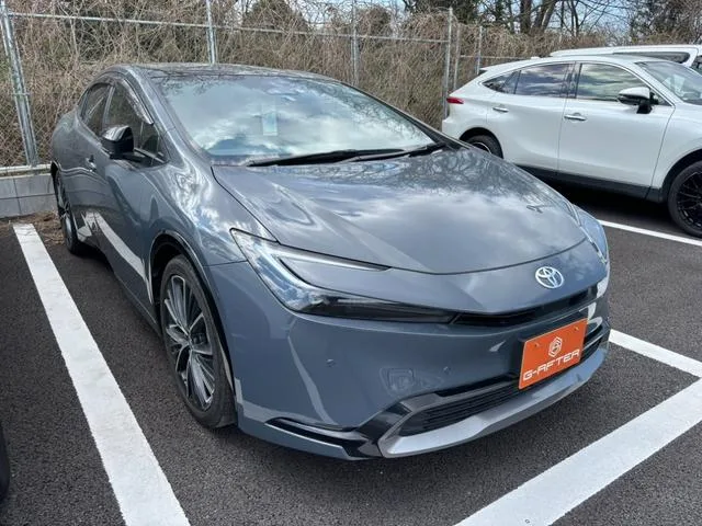 Toyota Prius Z 2023 — фото 1, купить с доставкой в Москву