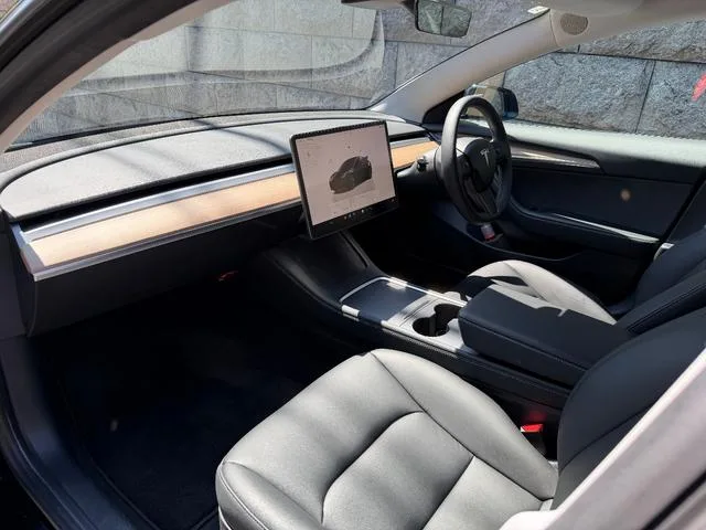 Tesla Model 3 RWD 2022 — миниатюра 3