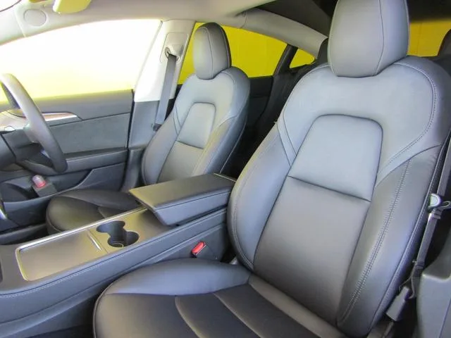 Tesla Model 3 2022 — миниатюра 4