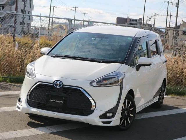 Toyota SIENTA HYBRID G CUERO 2022 — фото 1, купить с доставкой в Москву