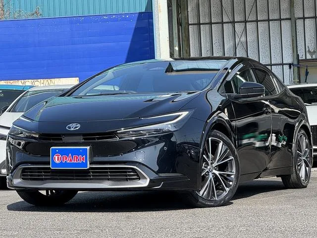 Toyota Prius Z 2023 — фото 1, купить с доставкой в Москву