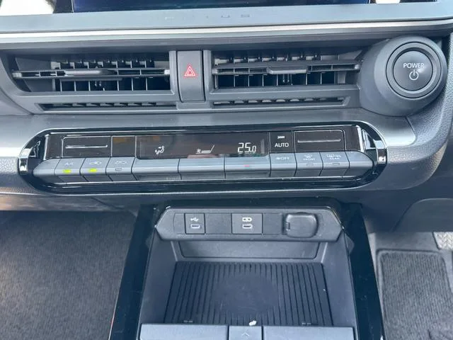Toyota Prius X 2023 — миниатюра 4