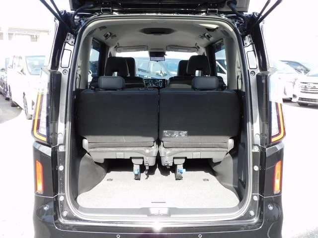 Nissan SERENA E-POWER HIGHWAY STAR V 2023 — миниатюра 3