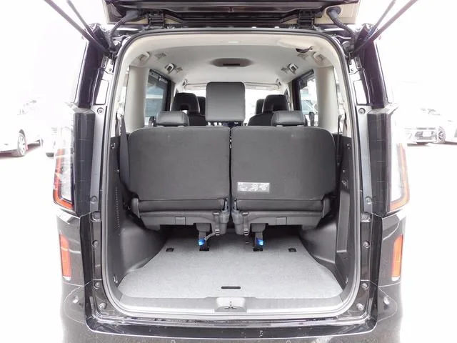 Nissan SERENA E-POWER LUXION 2023 — миниатюра 5