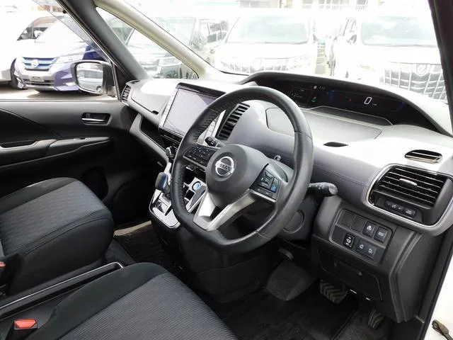 Nissan SERENA E-POWER HIGHWAY STAR V 2022 — миниатюра 3