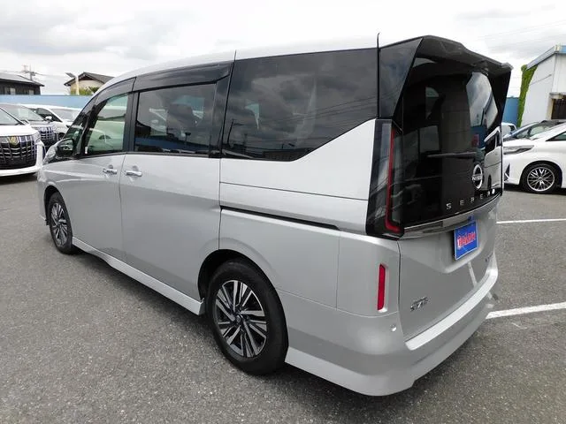 Nissan SERENA E-POWER HIGHWAY STAR V 2023 — миниатюра 2