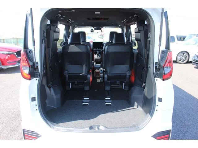 Toyota NOAH HYBRID S-Z 2023 — миниатюра 4