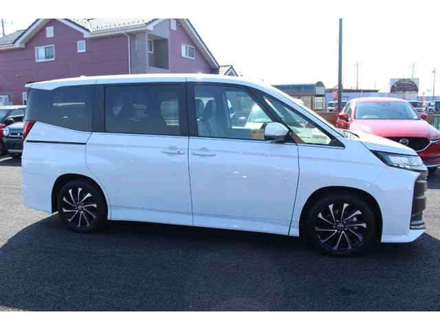 Toyota NOAH HYBRID S-Z 2023 — миниатюра 5