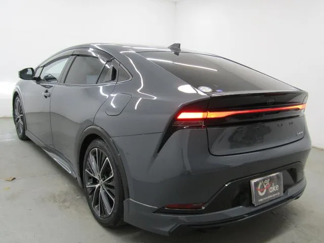 Toyota Prius Z 2023 — миниатюра 2
