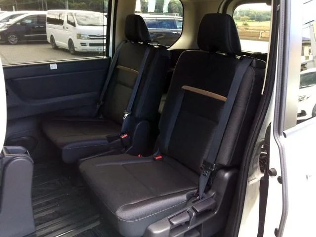 Nissan SERENA E-POWER HIGHWAY STAR V 2023 — миниатюра 3