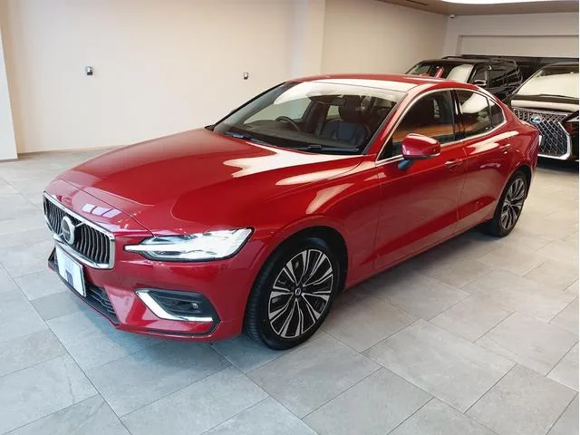 Volvo S60 ULTIMATE B4 2023 — фото 1, купить с доставкой в Москву